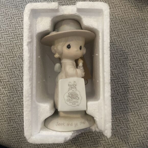 Precious Moments "Seek And Ye Shall Find" 1985 Membership Figurine #E-0005 - Picture 1 of 13